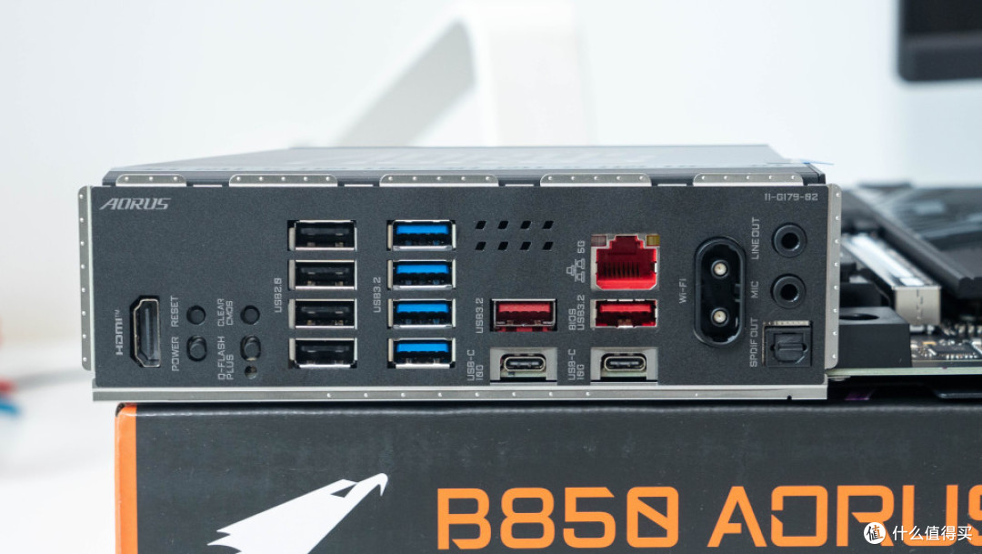 技嘉 B850 电竞雕 X3D:中端主板能否驾驭 X3D 鸡血模式 2.0?