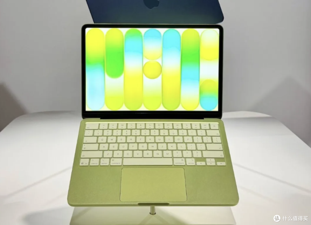 2026 三款 MacBook,学生党到底该选哪一台?