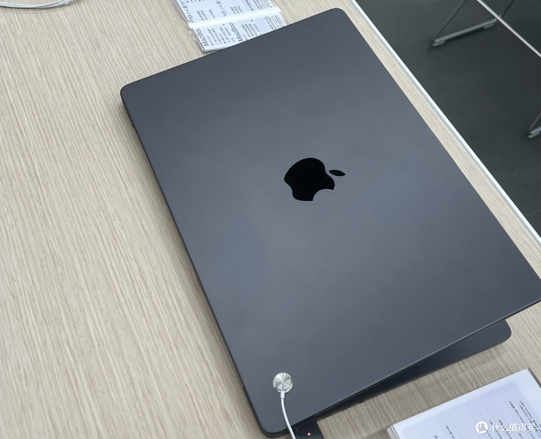2026 三款 MacBook,学生党到底该选哪一台?