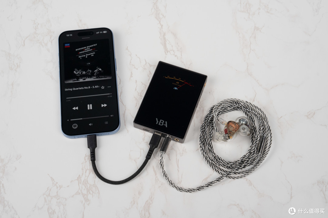 USB连接手机，可能是最常见的使用方式吧，同时还可以通过专属APP调节PEQ