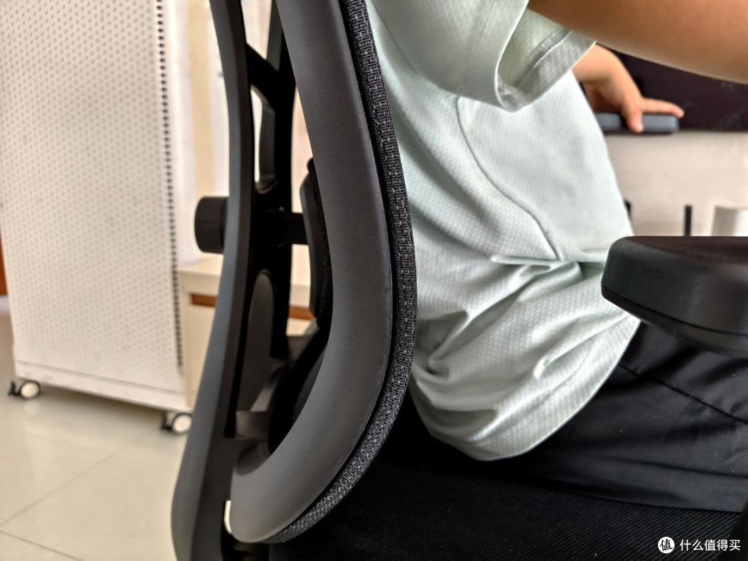 夏草木Fit CC人体工学椅评测:面向大体量久坐人群的宽体工学方案