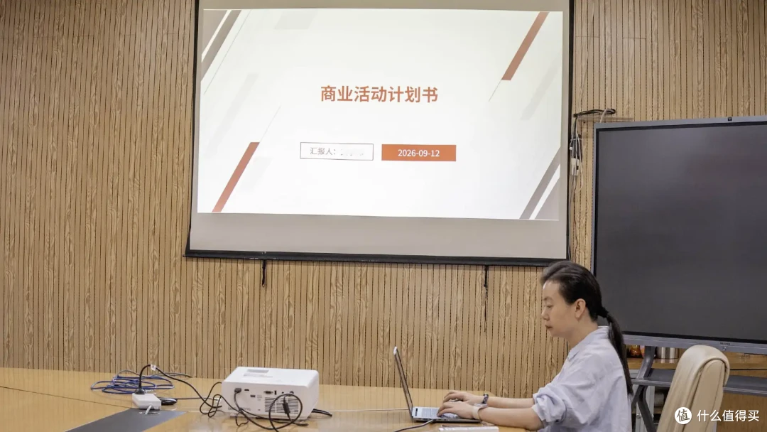 不止高亮清晰！明基LH655C激光商务投影，企业投影的省心长效之选