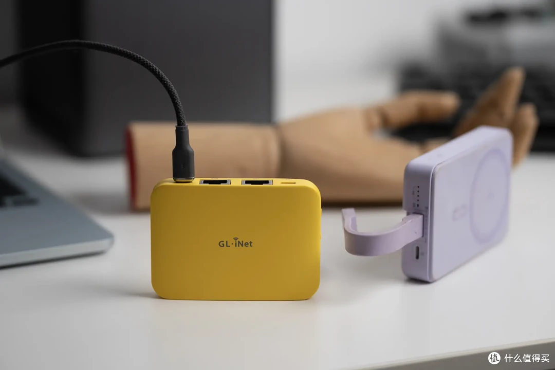 小巧便携+OpenWRT!卡片Mini路由器GL-MG1300上手!真的小小小!