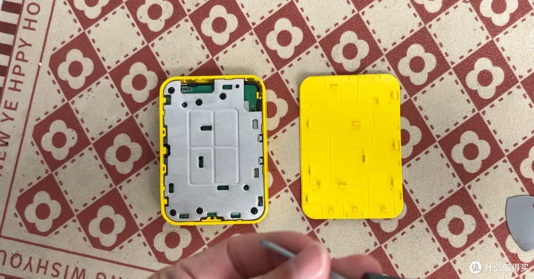小巧便携+OpenWRT!卡片Mini路由器GL-MG1300上手!真的小小小!