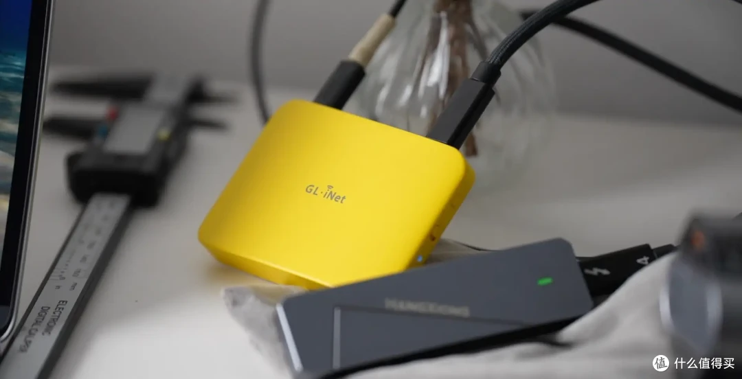 小巧便携+OpenWRT!卡片Mini路由器GL-MG1300上手!真的小小小!
