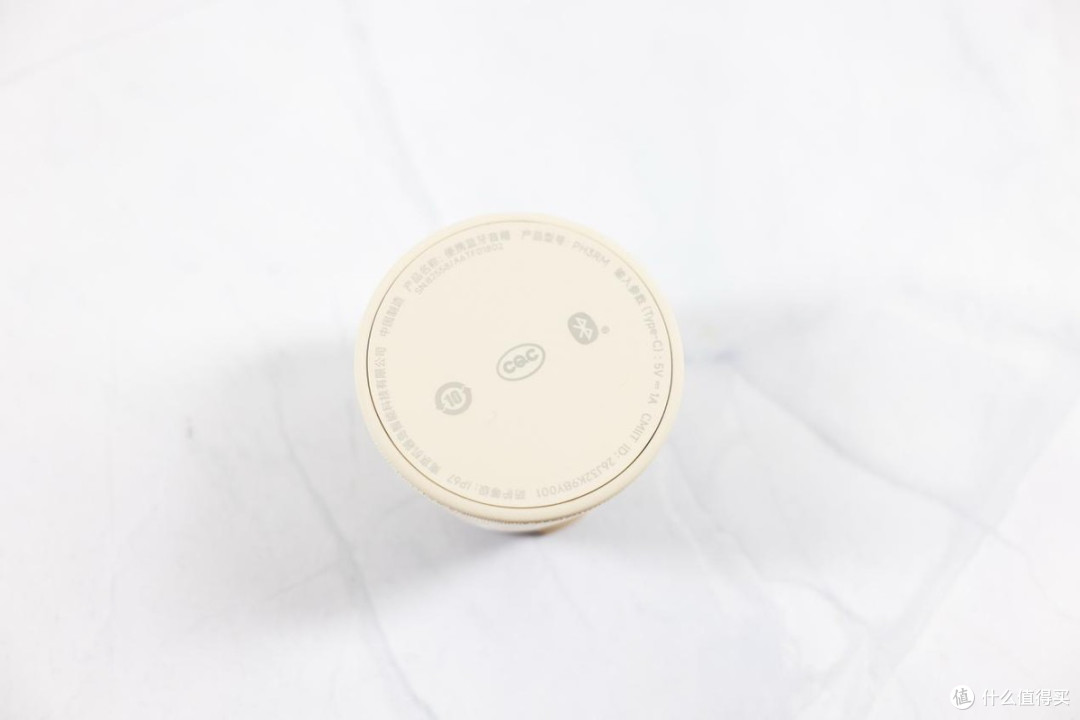 小巧便携颜值高，可磁吸，音质不错，小米蓝牙音箱磁吸版体验