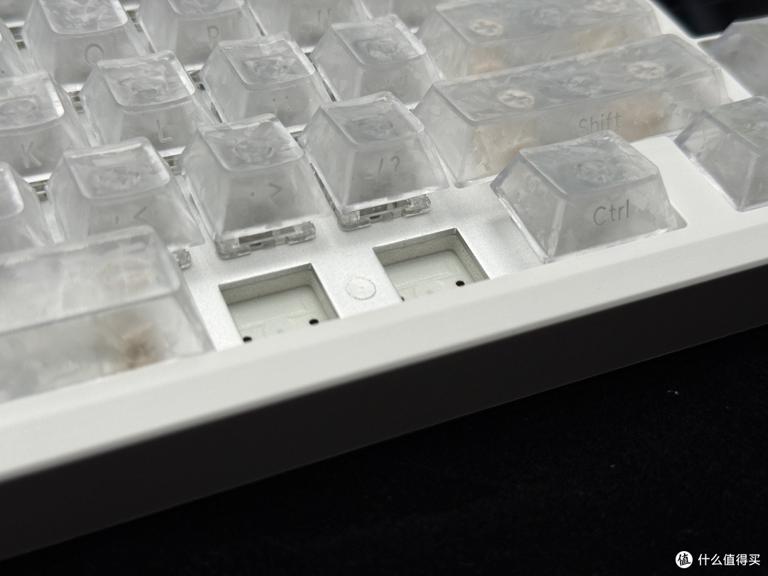 好饭不怕晚?磁轴给你上屏显+三模连接,300价位还有谁?凌豹K68