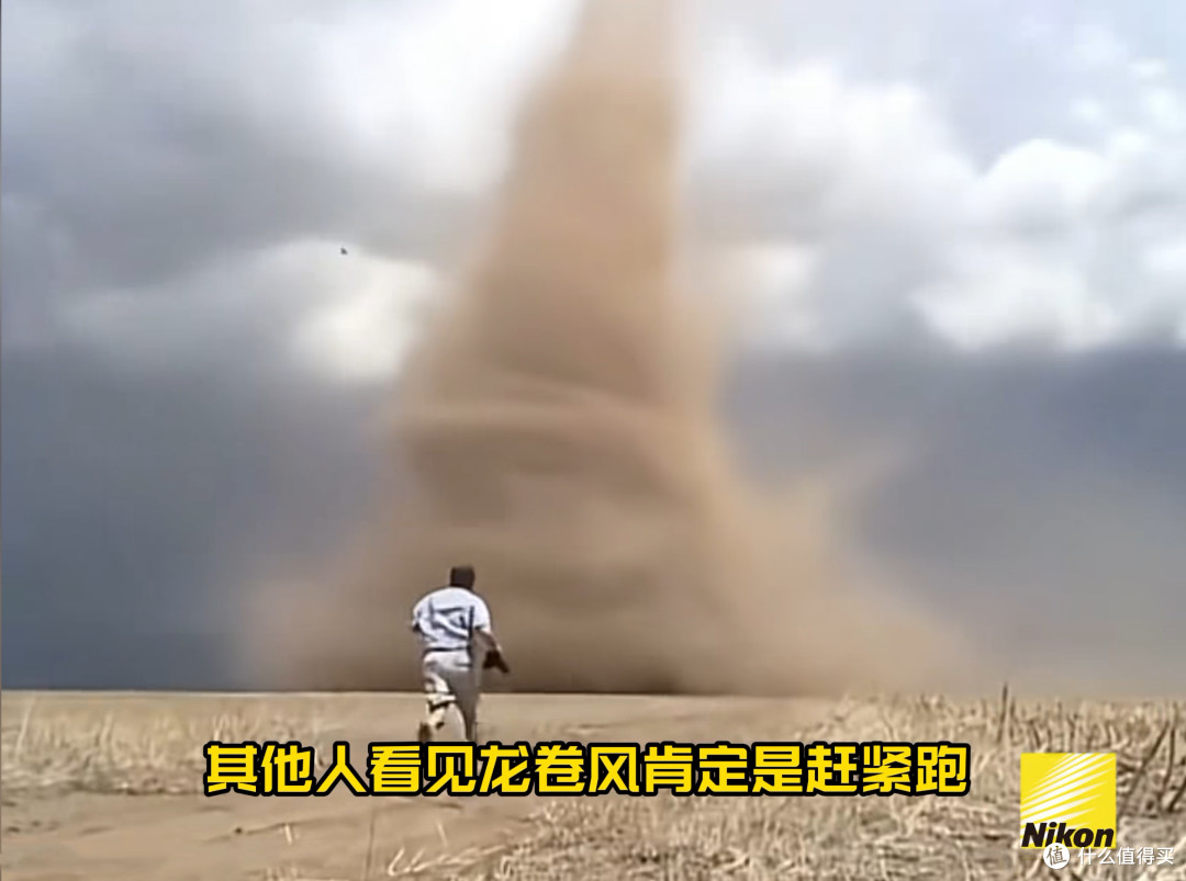 拍微距只靠镜头可不够！必备辅助设备与玩法全解
