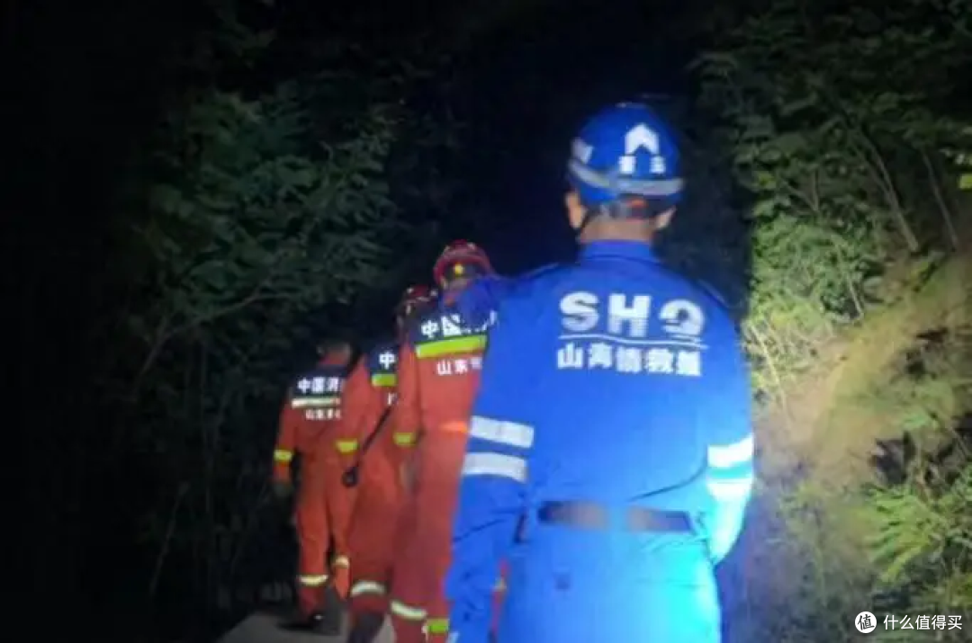 山野备忘录|为拍国庆纪念照片,两高中生爬山被困野路,多方合力3小时救下