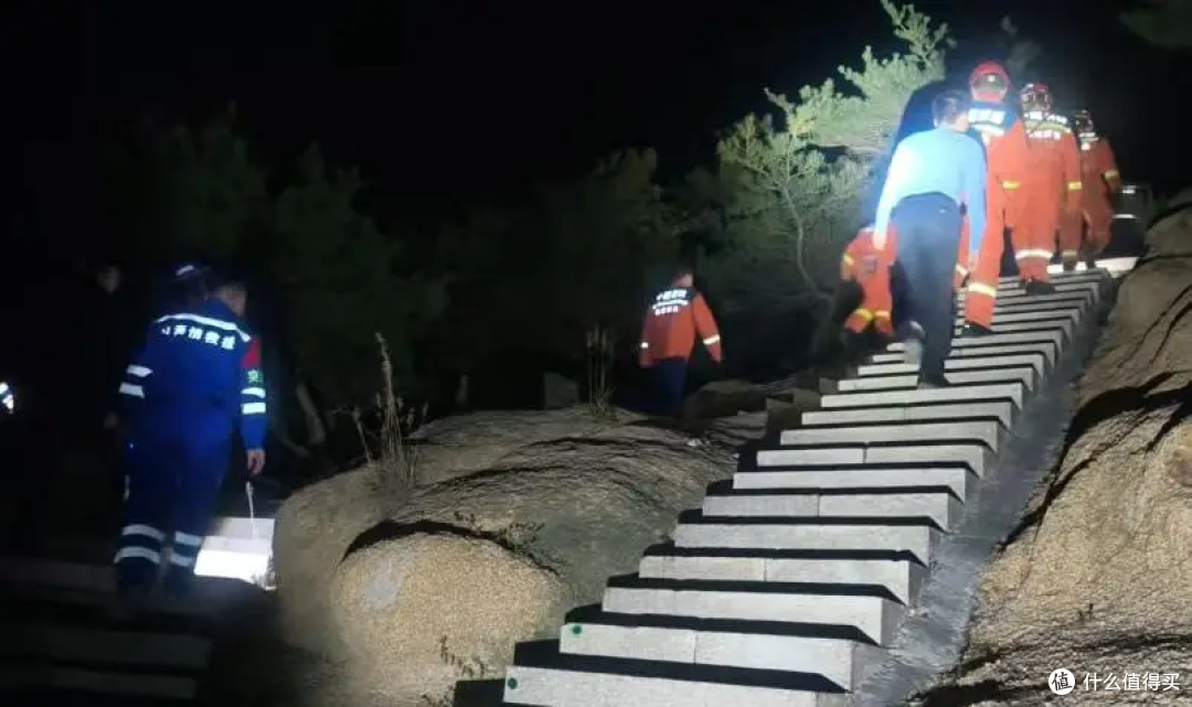 山野备忘录|为拍国庆纪念照片,两高中生爬山被困野路,多方合力3小时救下