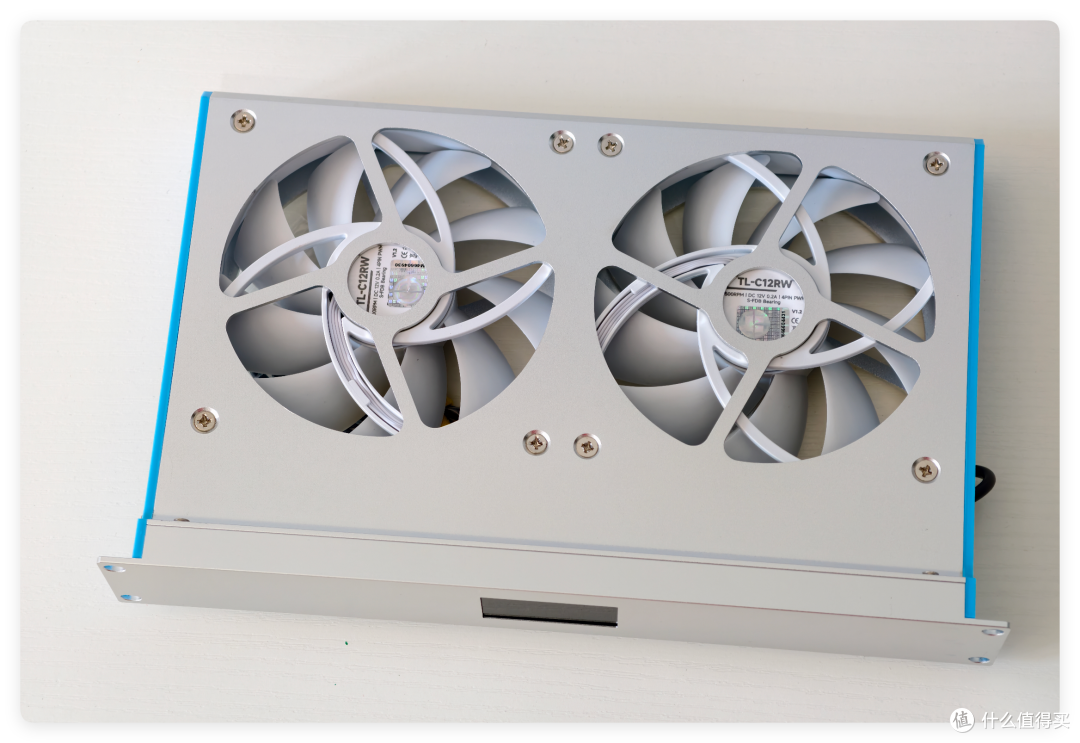 NAS 终于上机柜了，分享一套 DIY 开放式全铝机架方案