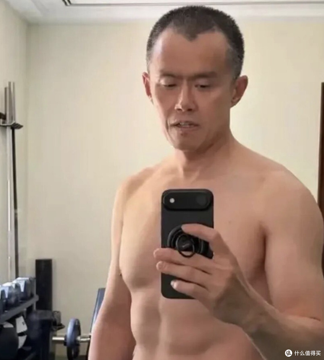 赵长鹏49岁晒肌肉:鼓励大家要在健康上竞争,而不是财富排行榜