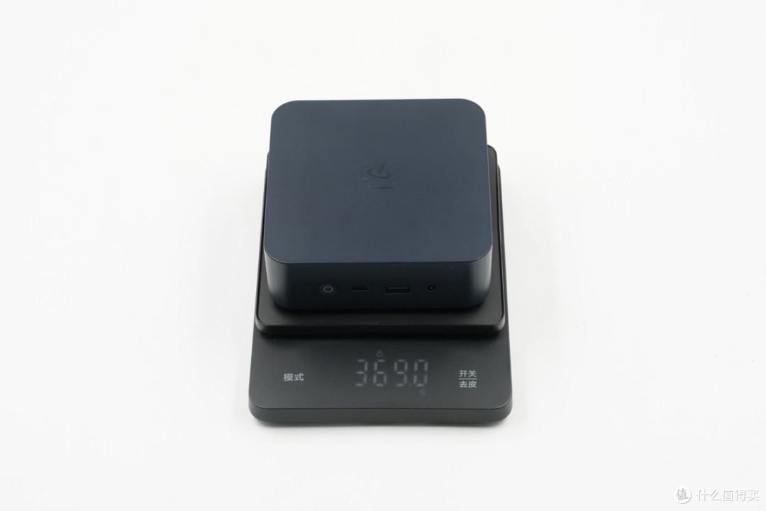 内置英特尔酷睿3 304处理器，零刻EQ mini迷你主机拆解