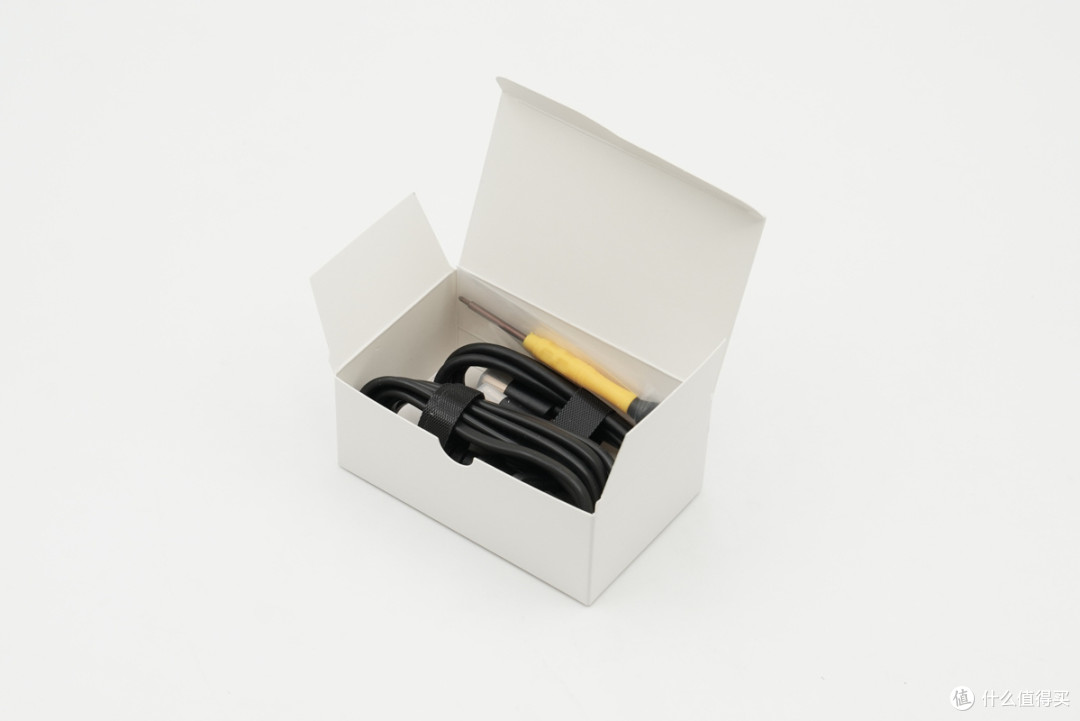 内置英特尔酷睿3 304处理器，零刻EQ mini迷你主机拆解