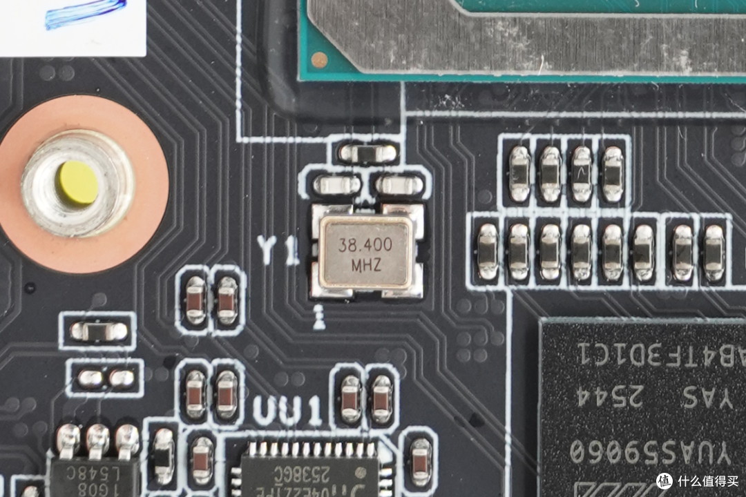 内置英特尔酷睿3 304处理器，零刻EQ mini迷你主机拆解