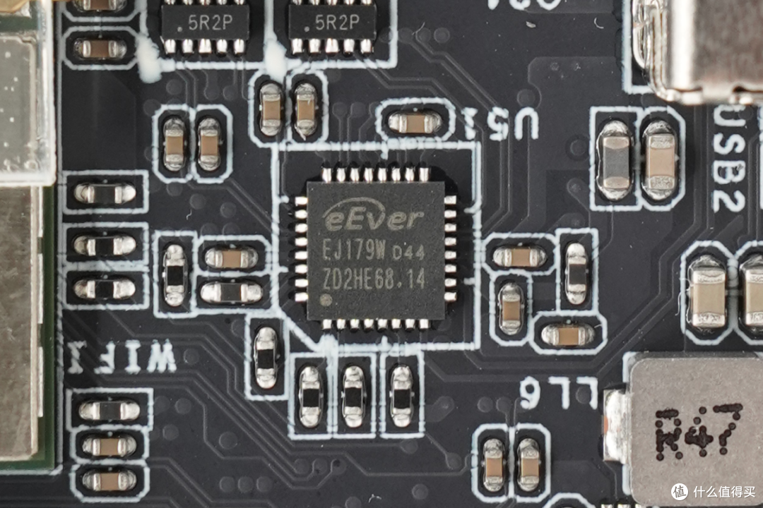 内置英特尔酷睿3 304处理器，零刻EQ mini迷你主机拆解