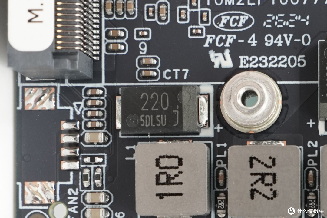 内置英特尔酷睿3 304处理器，零刻EQ mini迷你主机拆解