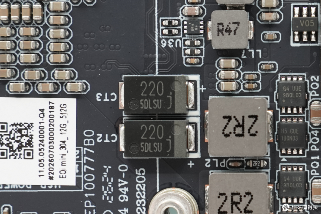 内置英特尔酷睿3 304处理器，零刻EQ mini迷你主机拆解