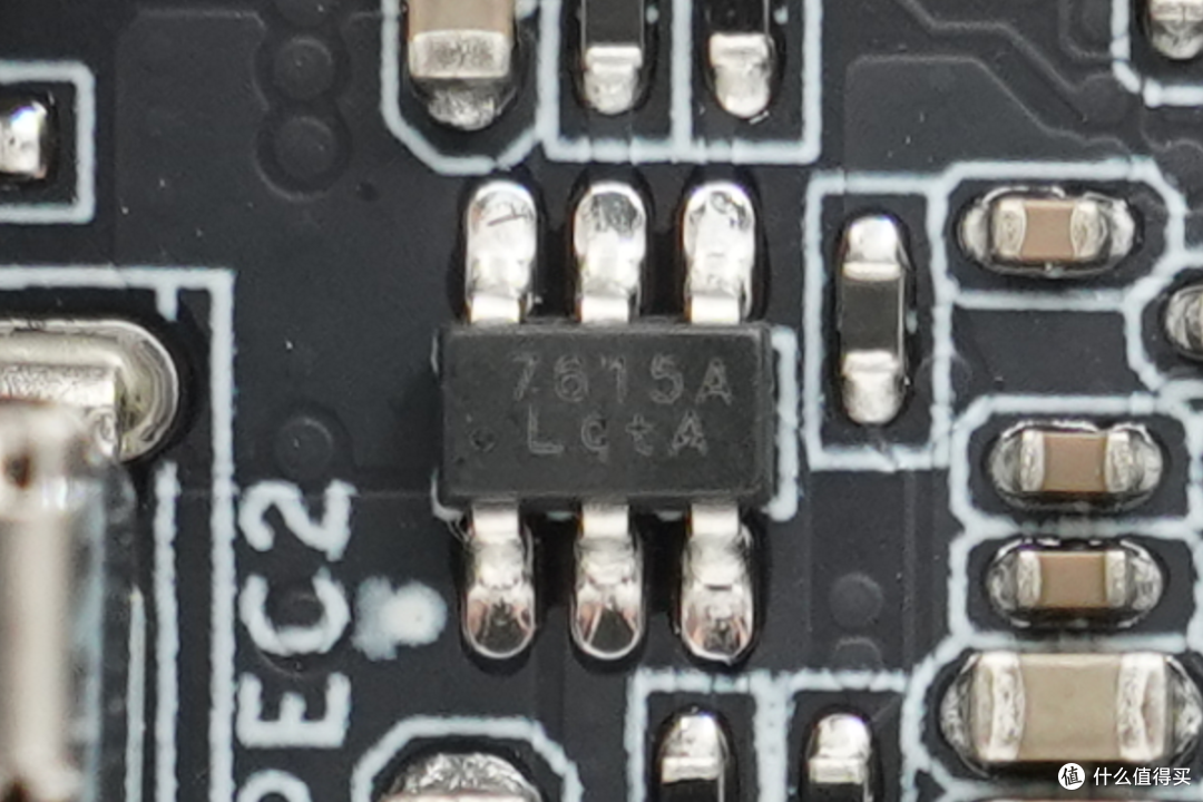 内置英特尔酷睿3 304处理器，零刻EQ mini迷你主机拆解