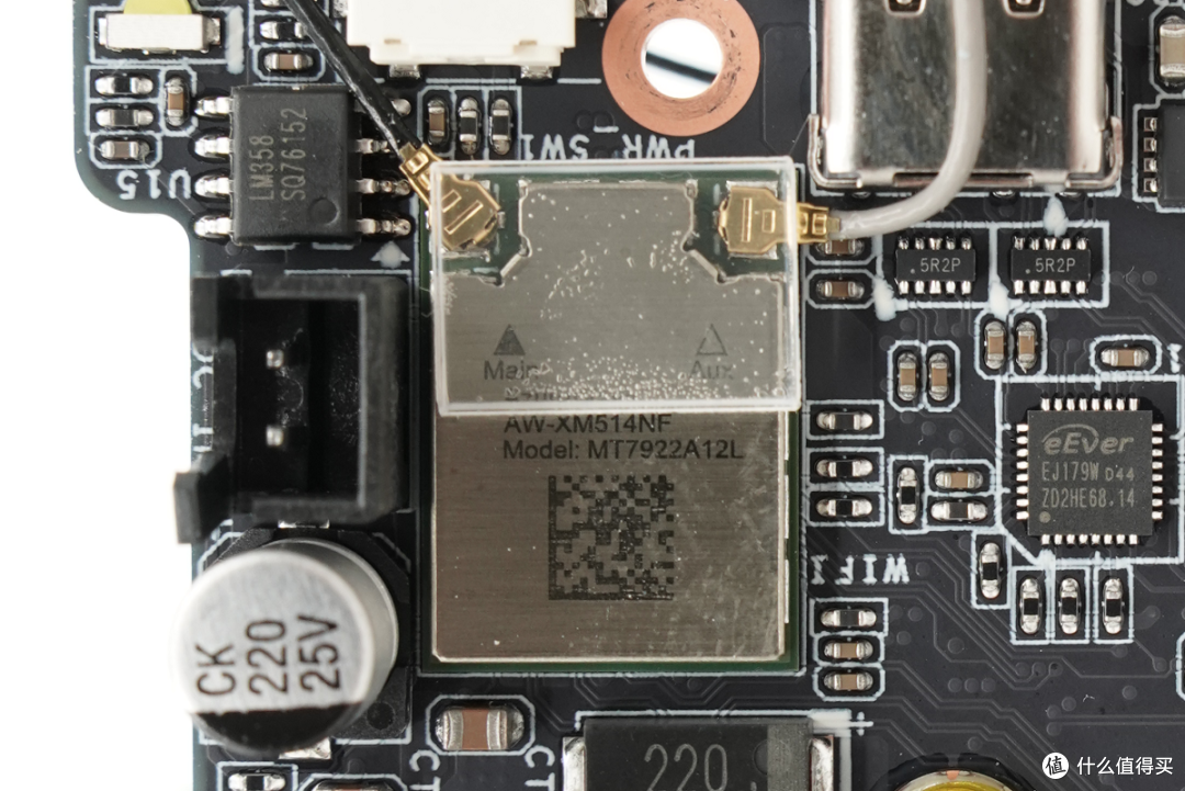 内置英特尔酷睿3 304处理器，零刻EQ mini迷你主机拆解