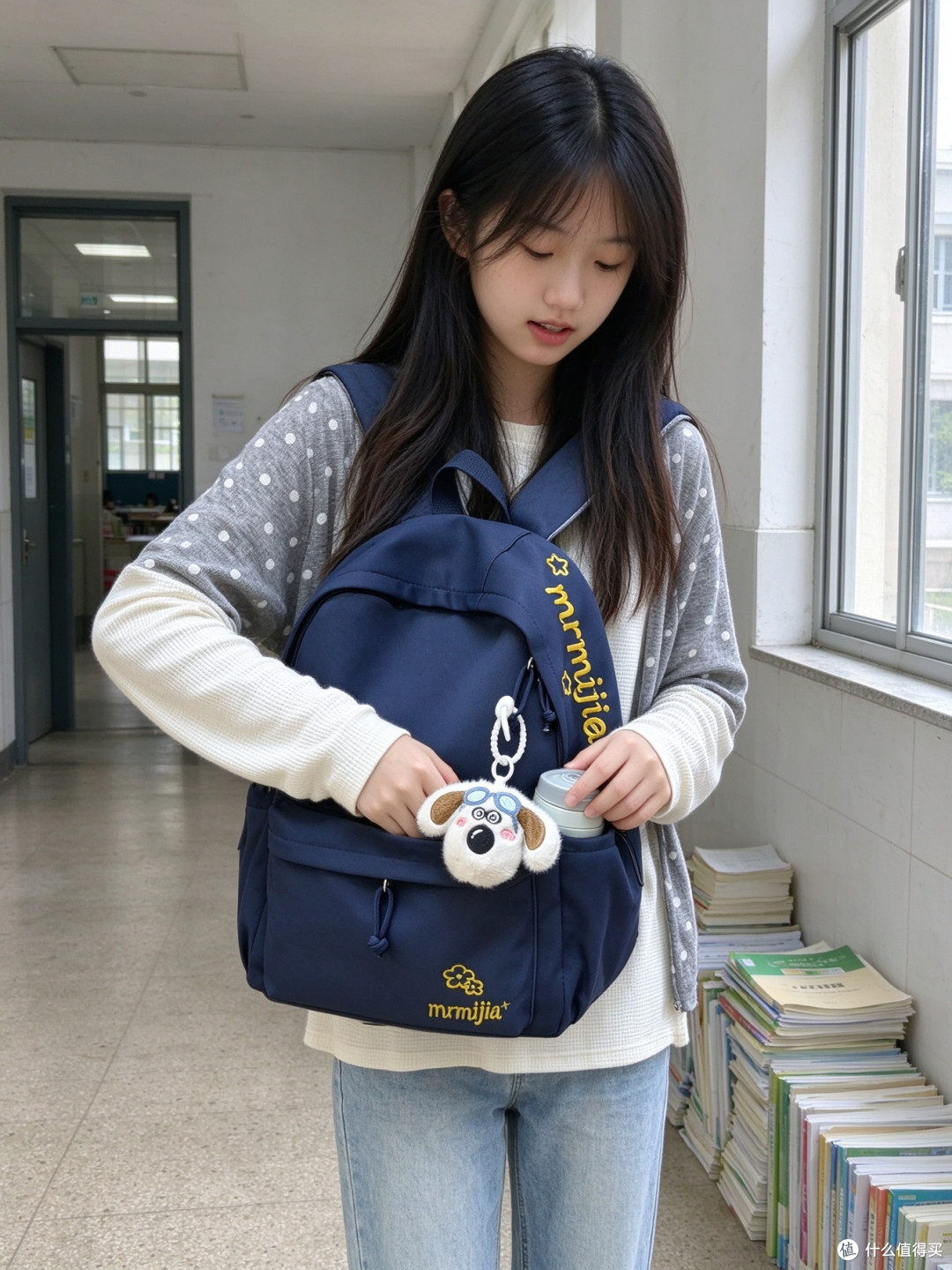 初中生女生双肩包，刺绣字母轻便款