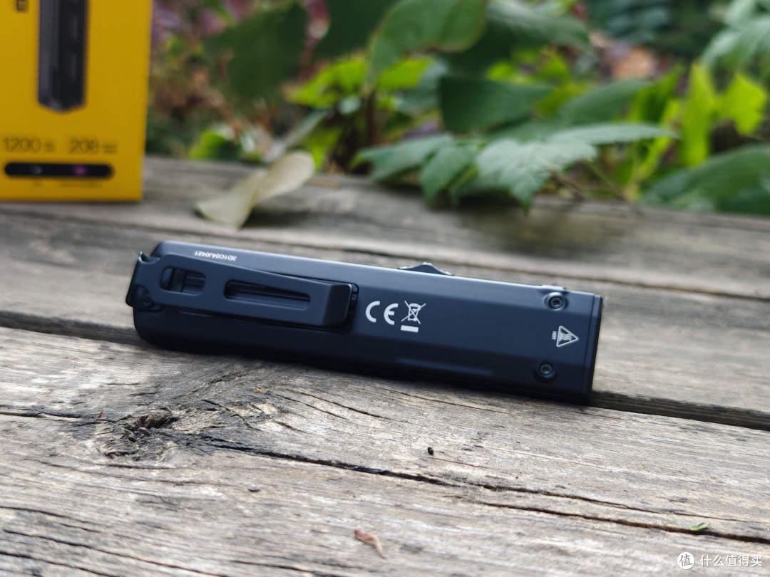 双光源加持,照明检测皆NICE!奈特科尔EDC15双光源轻薄EDC手电