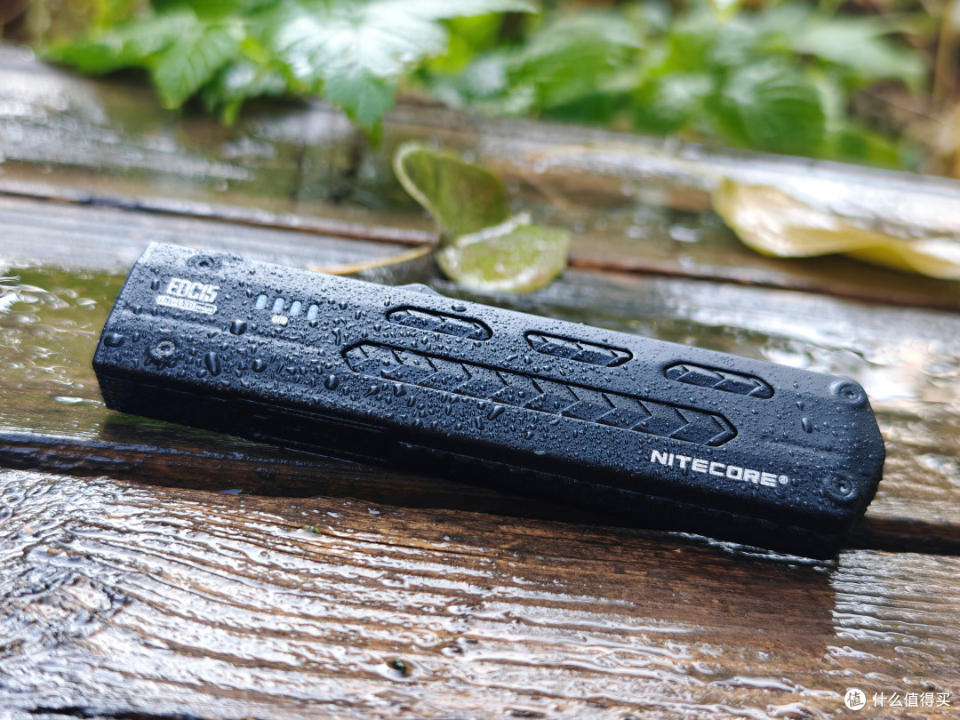 双光源加持,照明检测皆NICE!奈特科尔EDC15双光源轻薄EDC手电