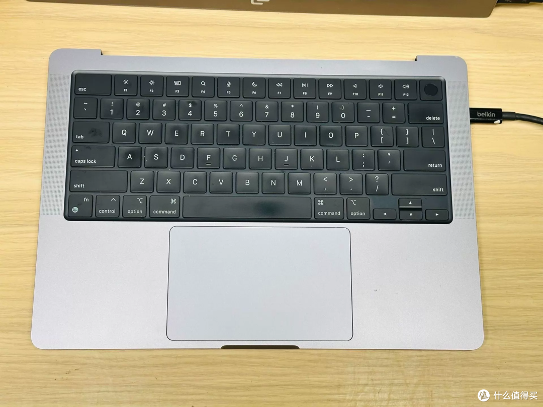 闲鱼大量涌入无头MacBook,拆掉屏幕2800块,反而成了AI新宠?