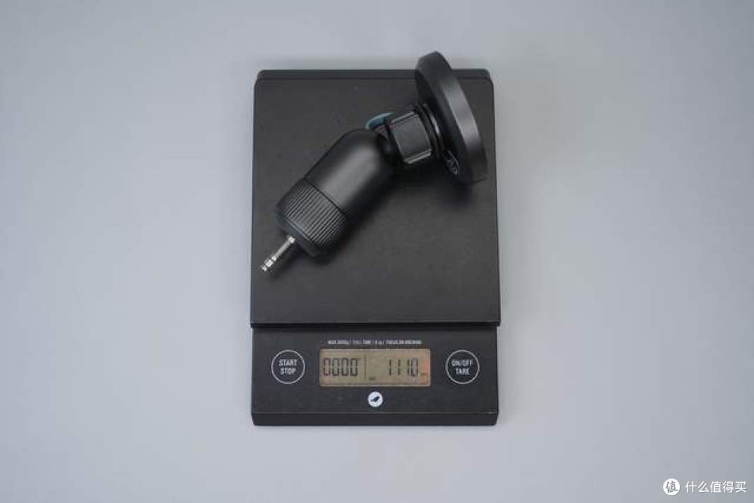 重新定义车载配件供电!吉利银河仪表盘二合一螺柱无线充支架拆解