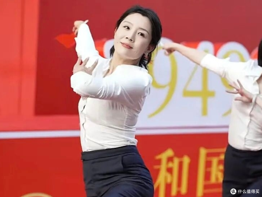 全网都在夸"秦主任"有精气神:心态好的人,皮肤真的会发光!