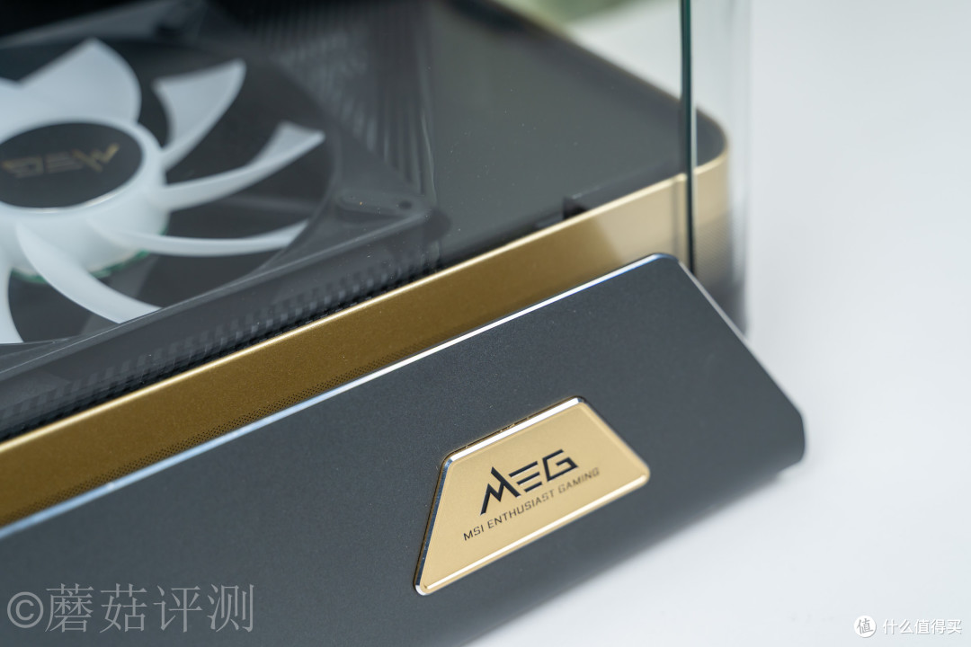 全景海景房的终极形态?微星MEG MAESTRO 900R超神机箱 评测