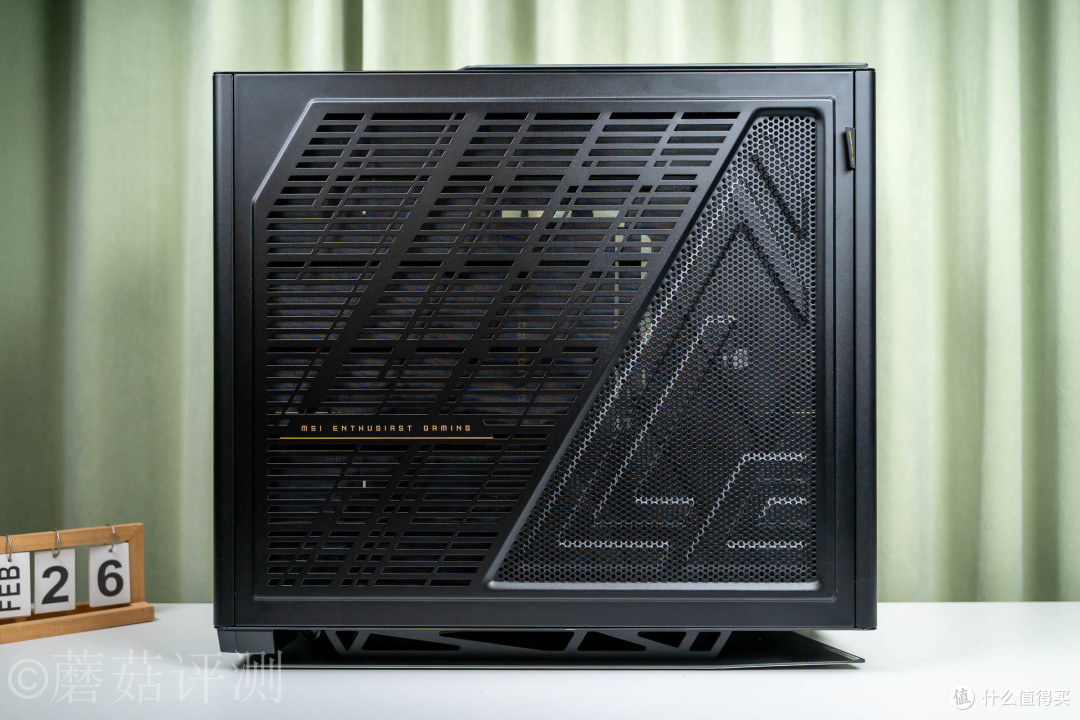 全景海景房的终极形态?微星MEG MAESTRO 900R超神机箱 评测