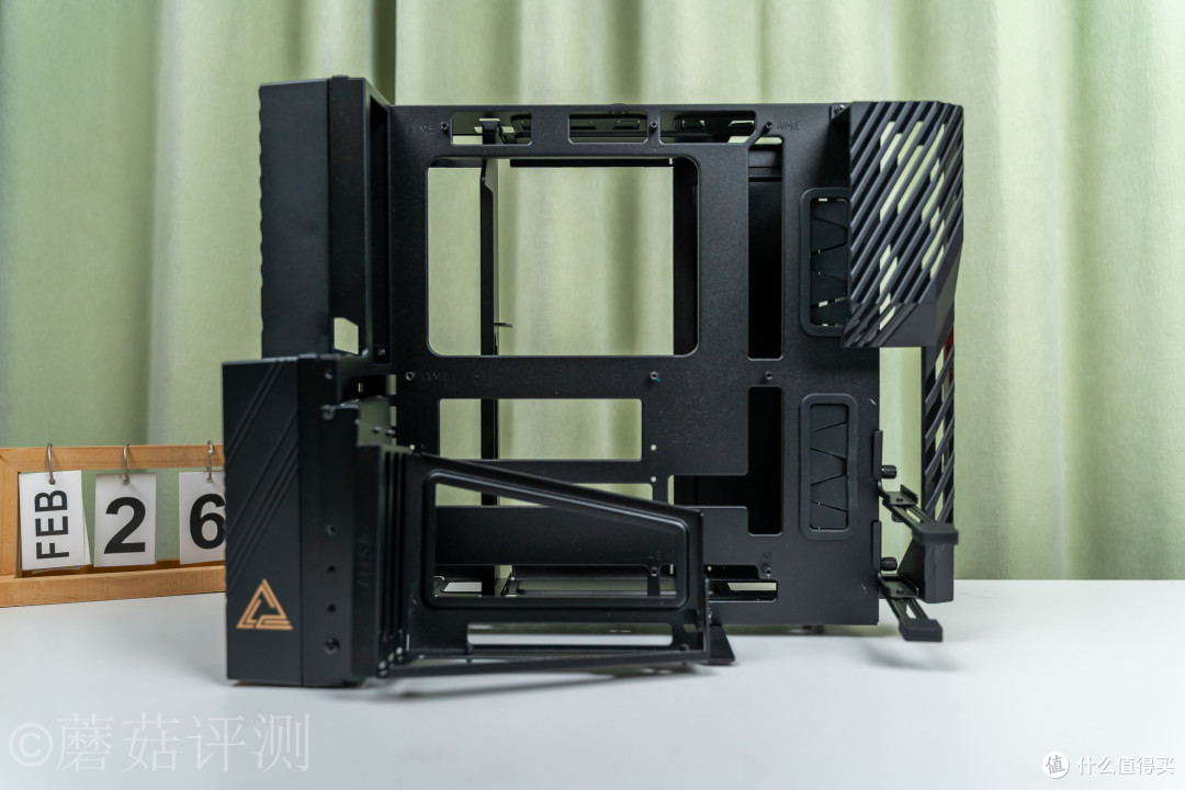 全景海景房的终极形态?微星MEG MAESTRO 900R超神机箱 评测