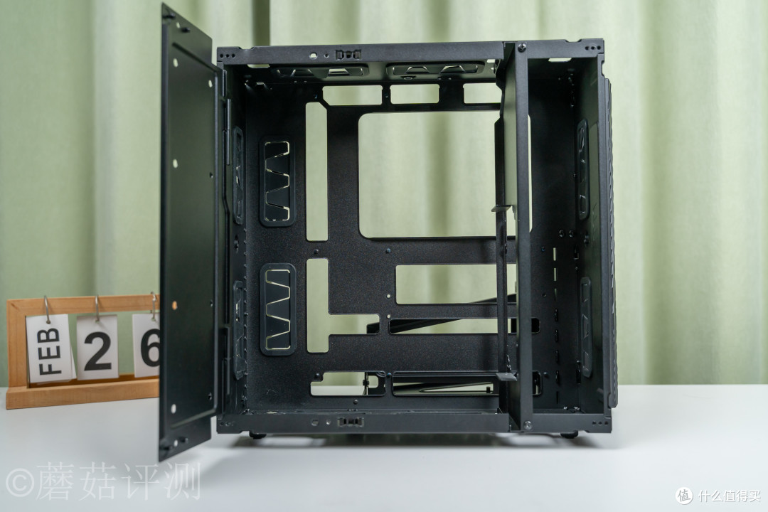 全景海景房的终极形态?微星MEG MAESTRO 900R超神机箱 评测