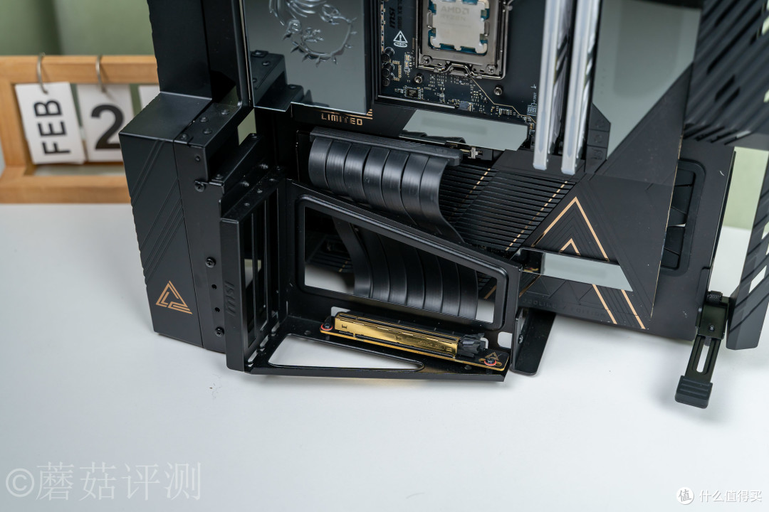 全景海景房的终极形态?微星MEG MAESTRO 900R超神机箱 评测