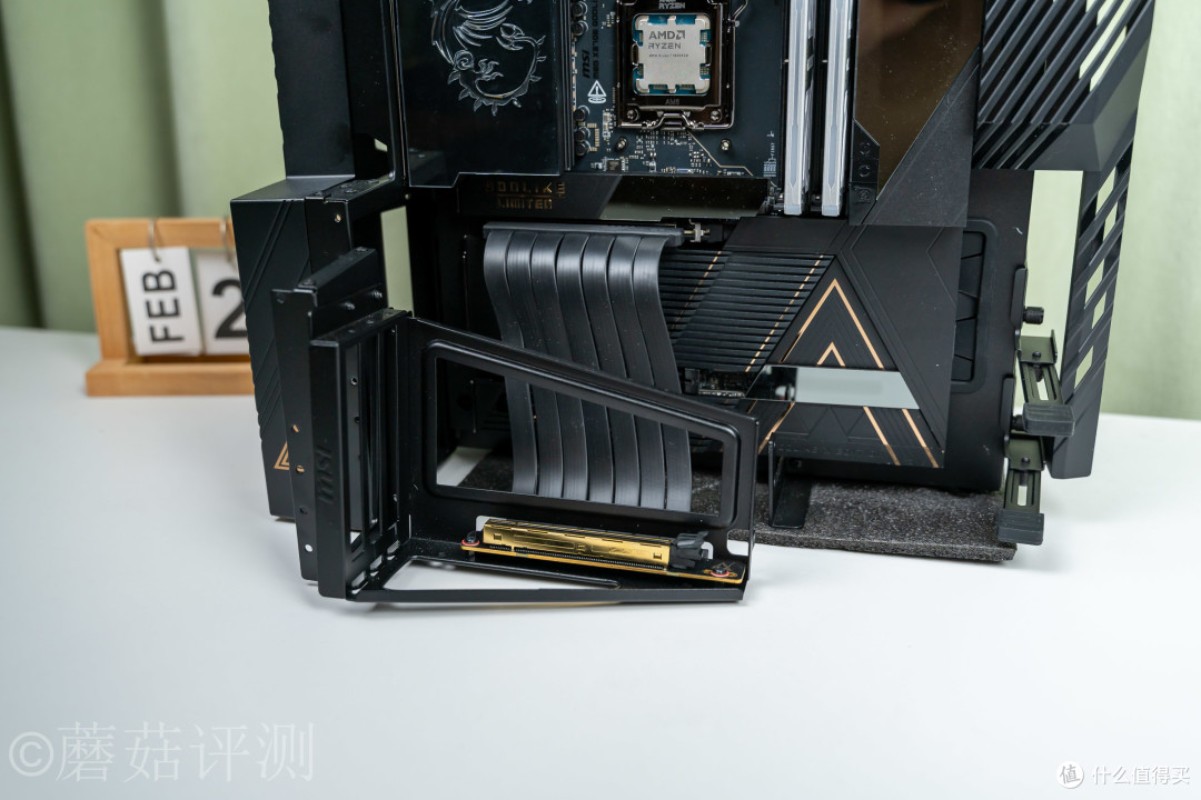全景海景房的终极形态?微星MEG MAESTRO 900R超神机箱 评测