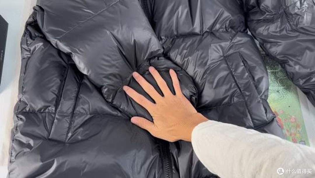VBREX 羽绒服测评,超200g充绒量+ 90%大朵羽绒,上手感受蓬松度