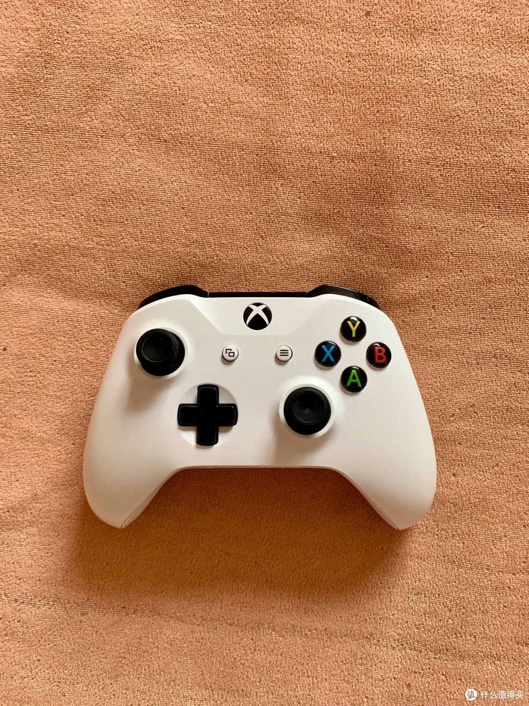 闲鱼大量涌入XboxOneS,原厂握持手感,百元内兼容性最好的PC手柄