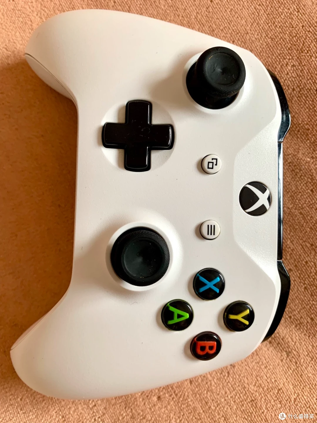 闲鱼大量涌入XboxOneS,原厂握持手感,百元内兼容性最好的PC手柄
