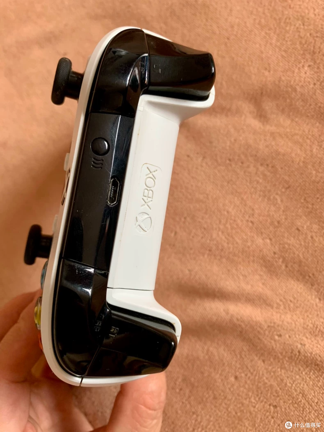 闲鱼大量涌入XboxOneS,原厂握持手感,百元内兼容性最好的PC手柄