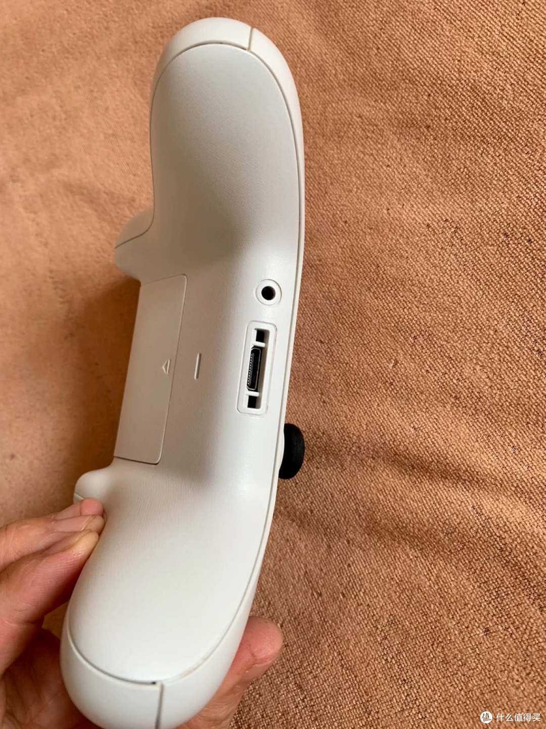 闲鱼大量涌入XboxOneS,原厂握持手感,百元内兼容性最好的PC手柄