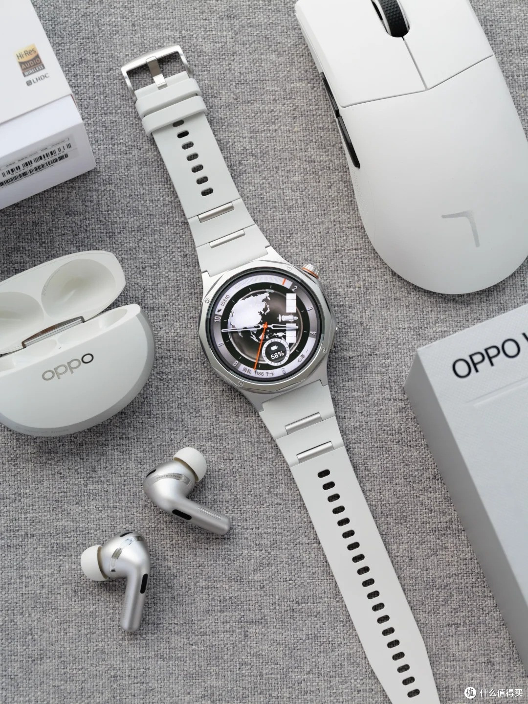 银白质感 CP 开箱:OPPO Watch X3 寰月钛 + Enco X4 柔白上手