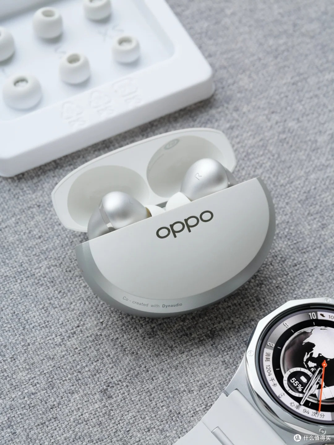 银白质感 CP 开箱:OPPO Watch X3 寰月钛 + Enco X4 柔白上手