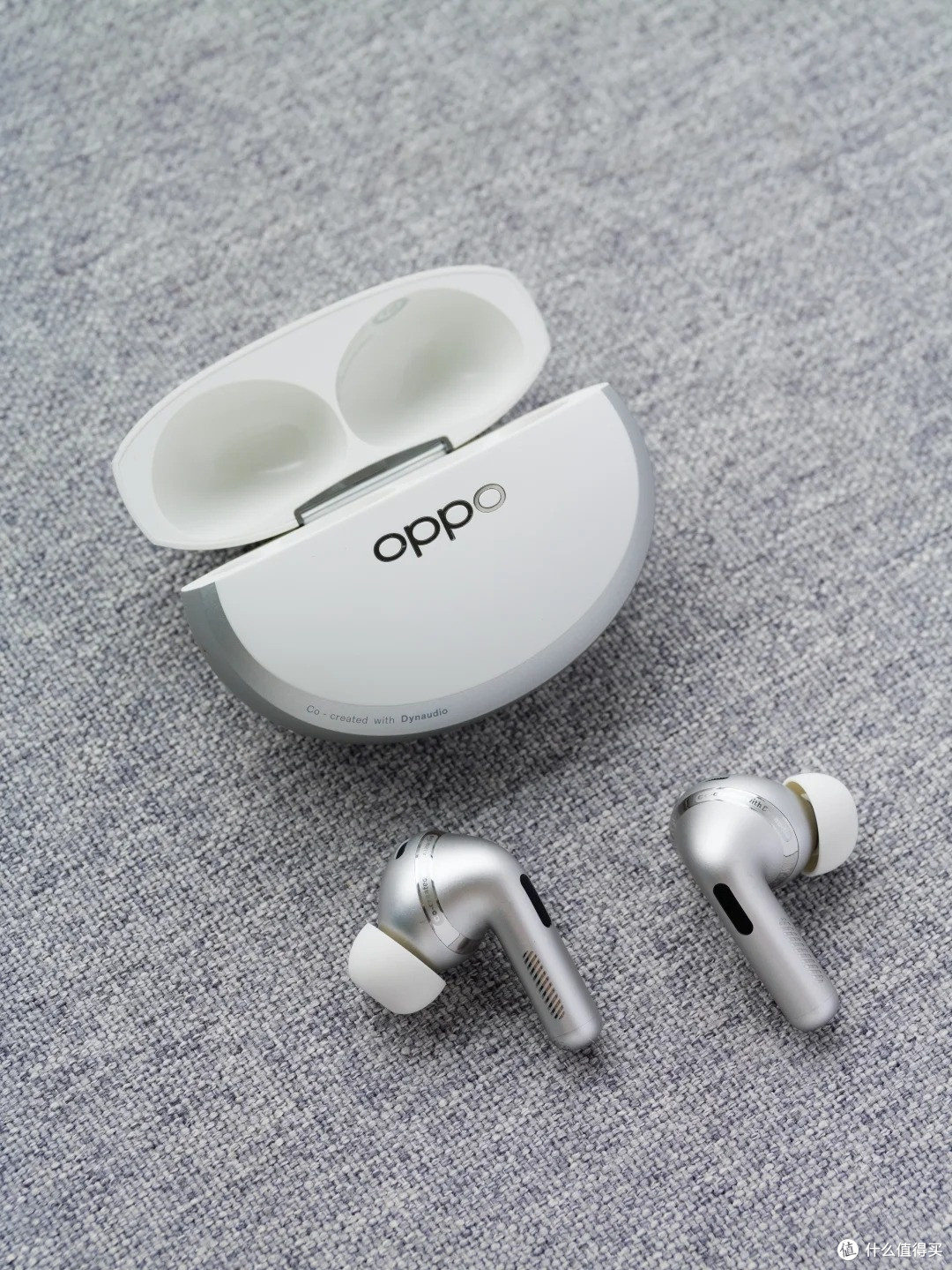 银白质感 CP 开箱:OPPO Watch X3 寰月钛 + Enco X4 柔白上手