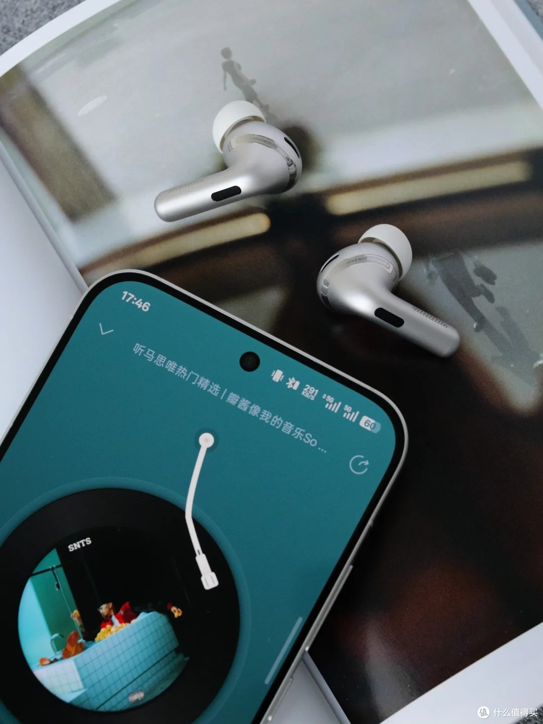 银白质感 CP 开箱:OPPO Watch X3 寰月钛 + Enco X4 柔白上手