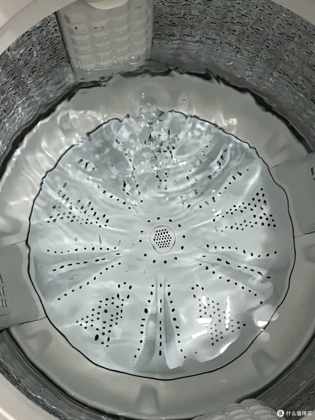 “波轮洗衣机”又开始悄悄流行了？网友：很土，但真的很香
