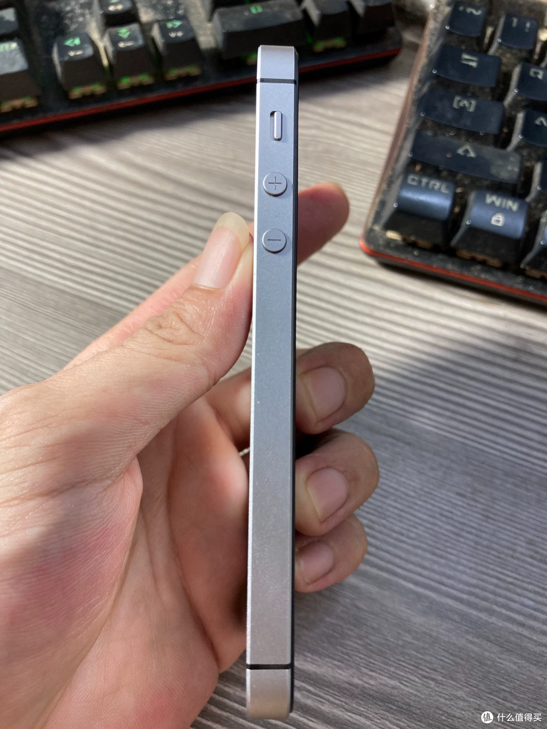 639 元的 iPhone SE,凭什么贵两倍半