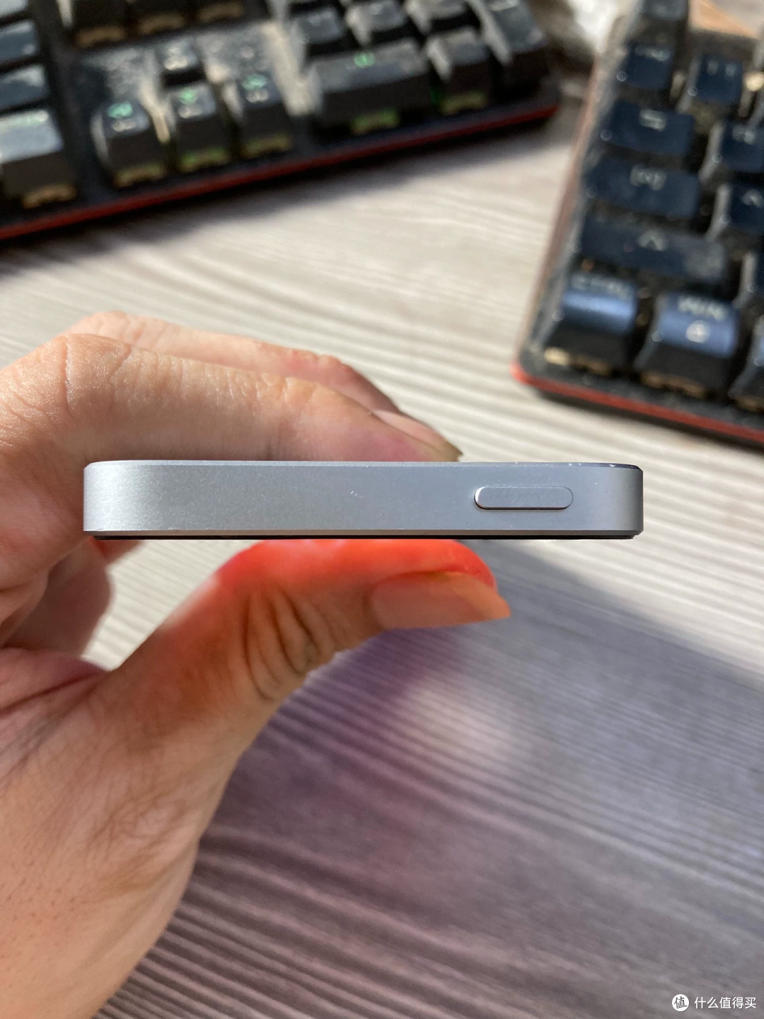 639 元的 iPhone SE,凭什么贵两倍半