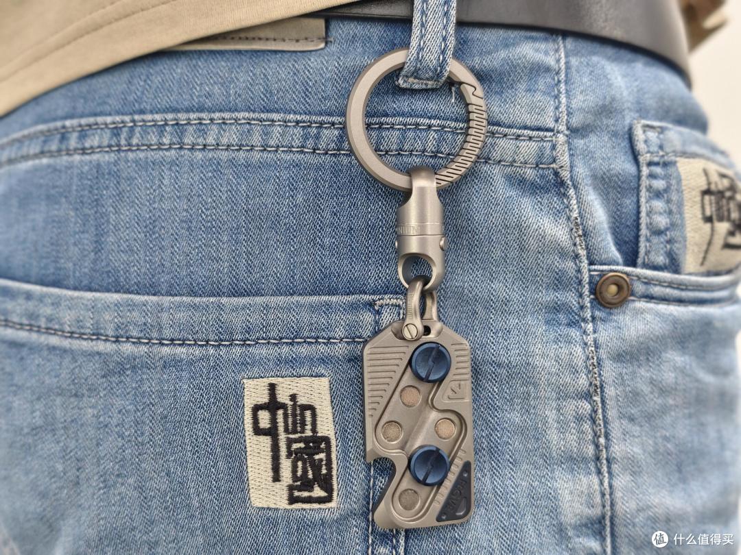 指尖上瘾!钛合金闪电推牌+磁吸快拆,一推一滑解压上头