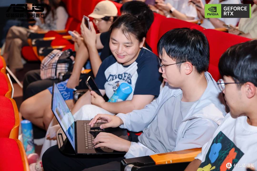 华硕ProArt创16 RTX 50系列笔记本走进上海电影学院!